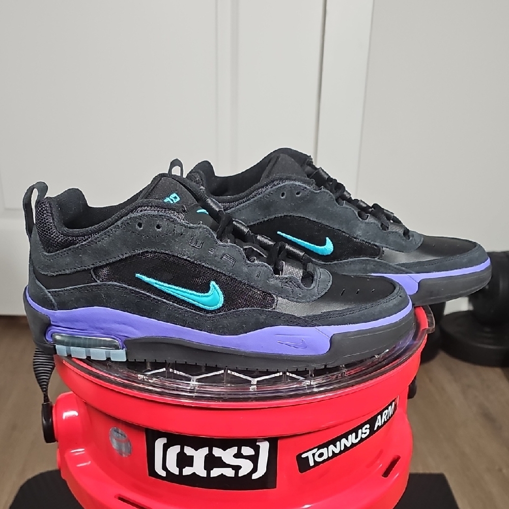 Nike Air Max Ishod size 10